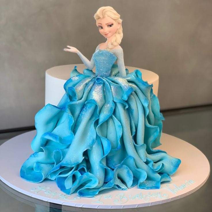 My 5 year old niece asked for a Barbie cake. She loved it! :  r/cakedecorating